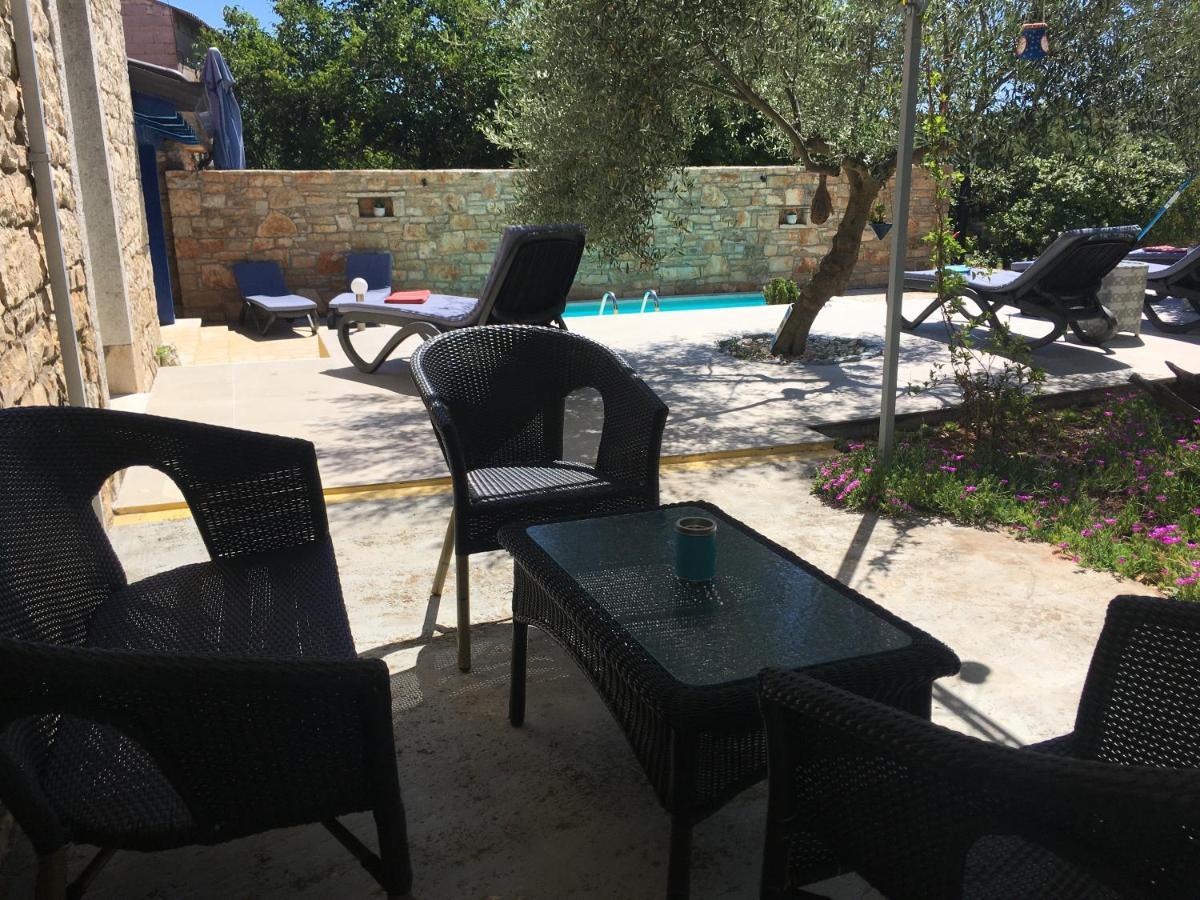 Holiday Home Ava1 With Pool & Holiday Home Ava2 With Whirlpool Baderna Eksteriør bilde