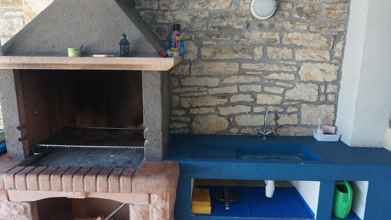 Holiday Home Ava1 With Pool & Holiday Home Ava2 With Whirlpool Baderna Eksteriør bilde