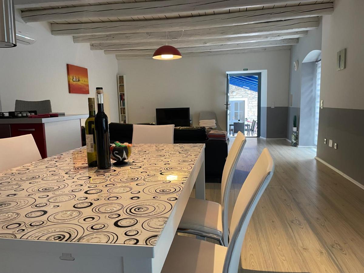 Holiday Home Ava1 With Pool & Holiday Home Ava2 With Whirlpool Baderna Eksteriør bilde