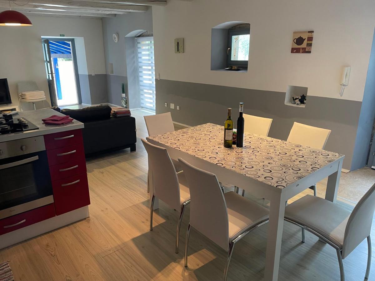 Holiday Home Ava1 With Pool & Holiday Home Ava2 With Whirlpool Baderna Eksteriør bilde