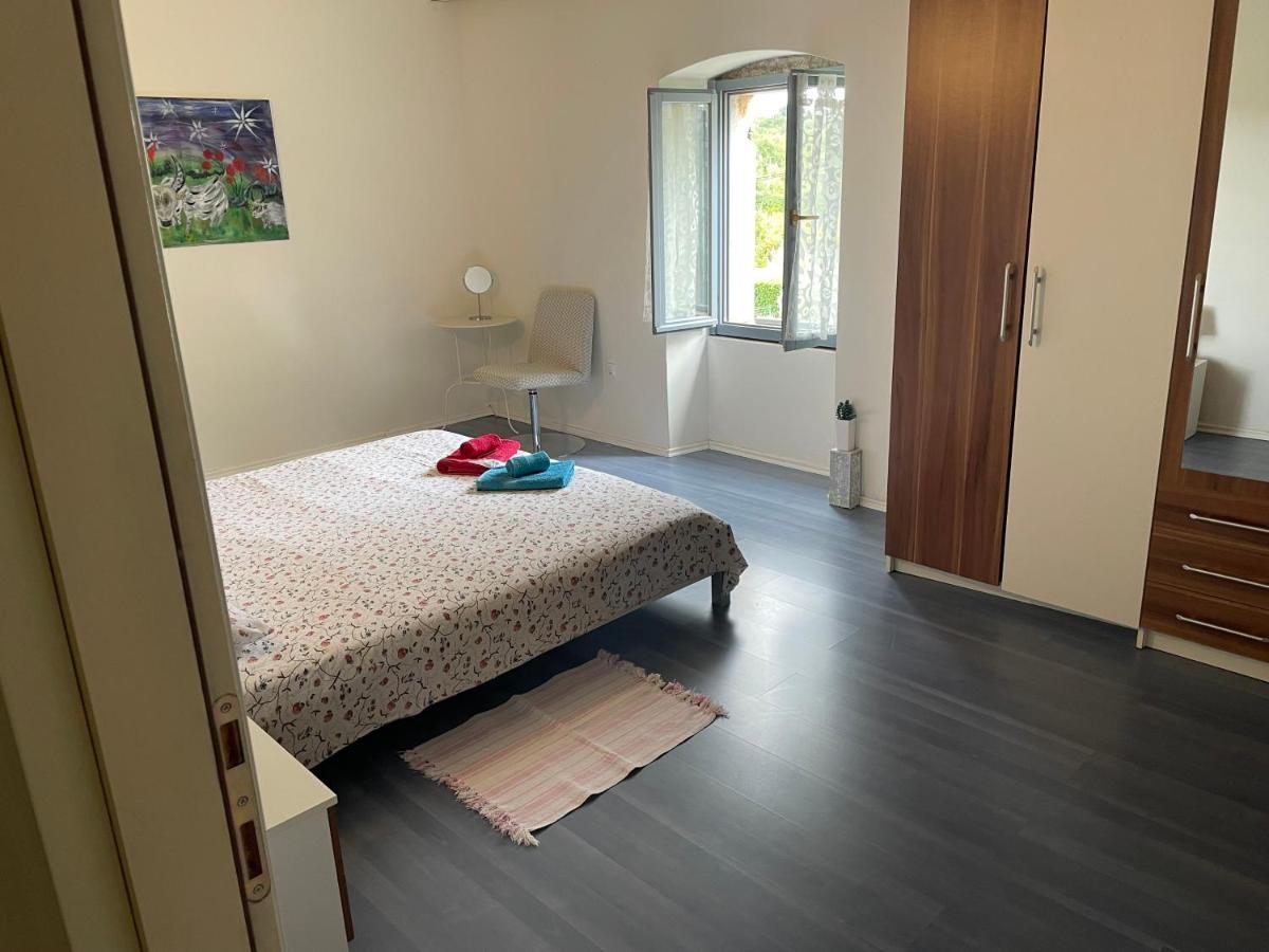 Holiday Home Ava1 With Pool & Holiday Home Ava2 With Whirlpool Baderna Eksteriør bilde