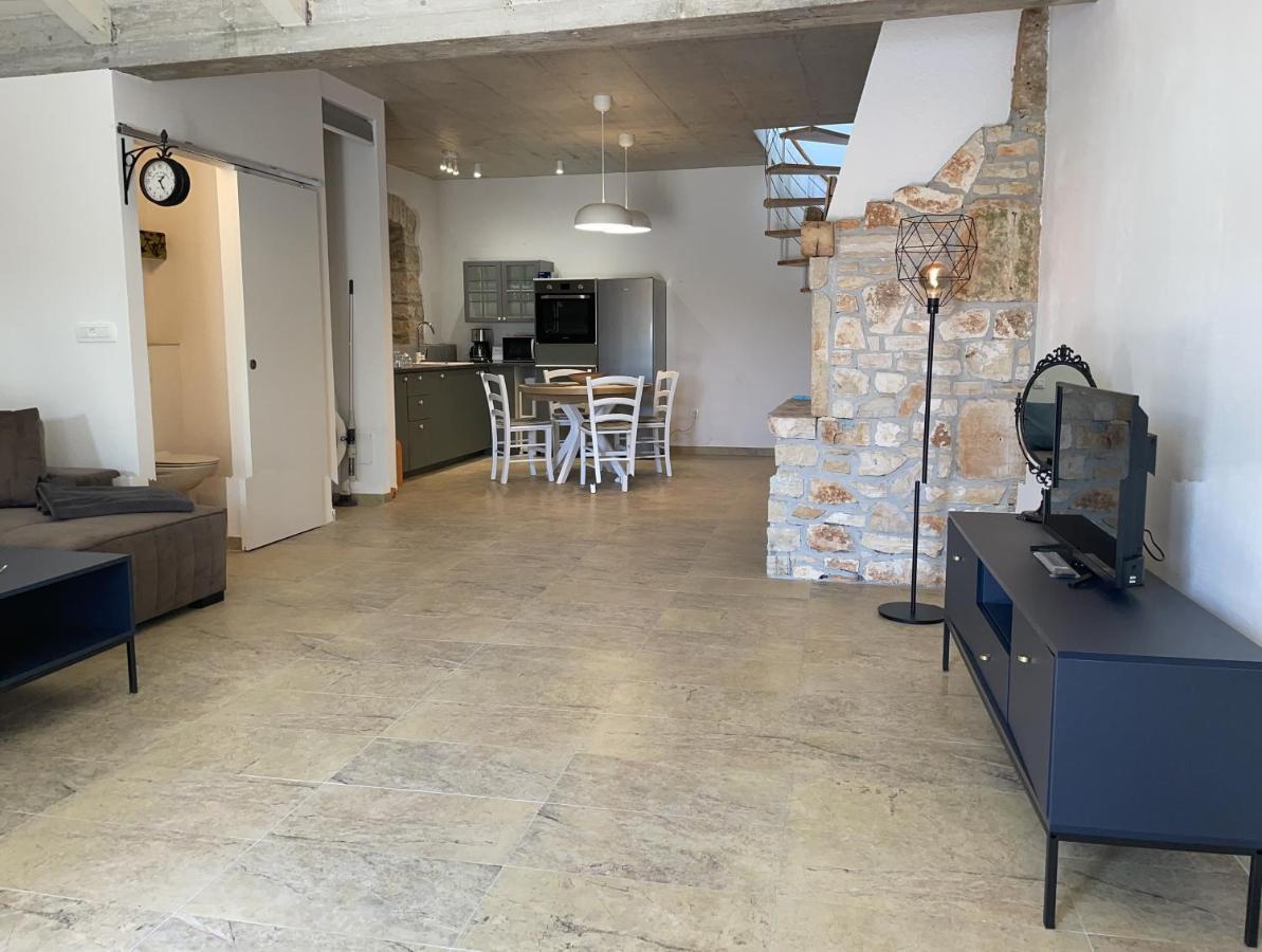 Holiday Home Ava1 With Pool & Holiday Home Ava2 With Whirlpool Baderna Eksteriør bilde
