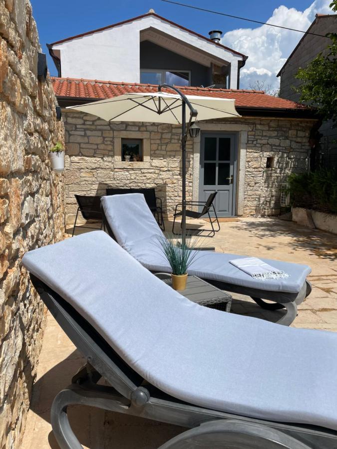Holiday Home Ava1 With Pool & Holiday Home Ava2 With Whirlpool Baderna Eksteriør bilde