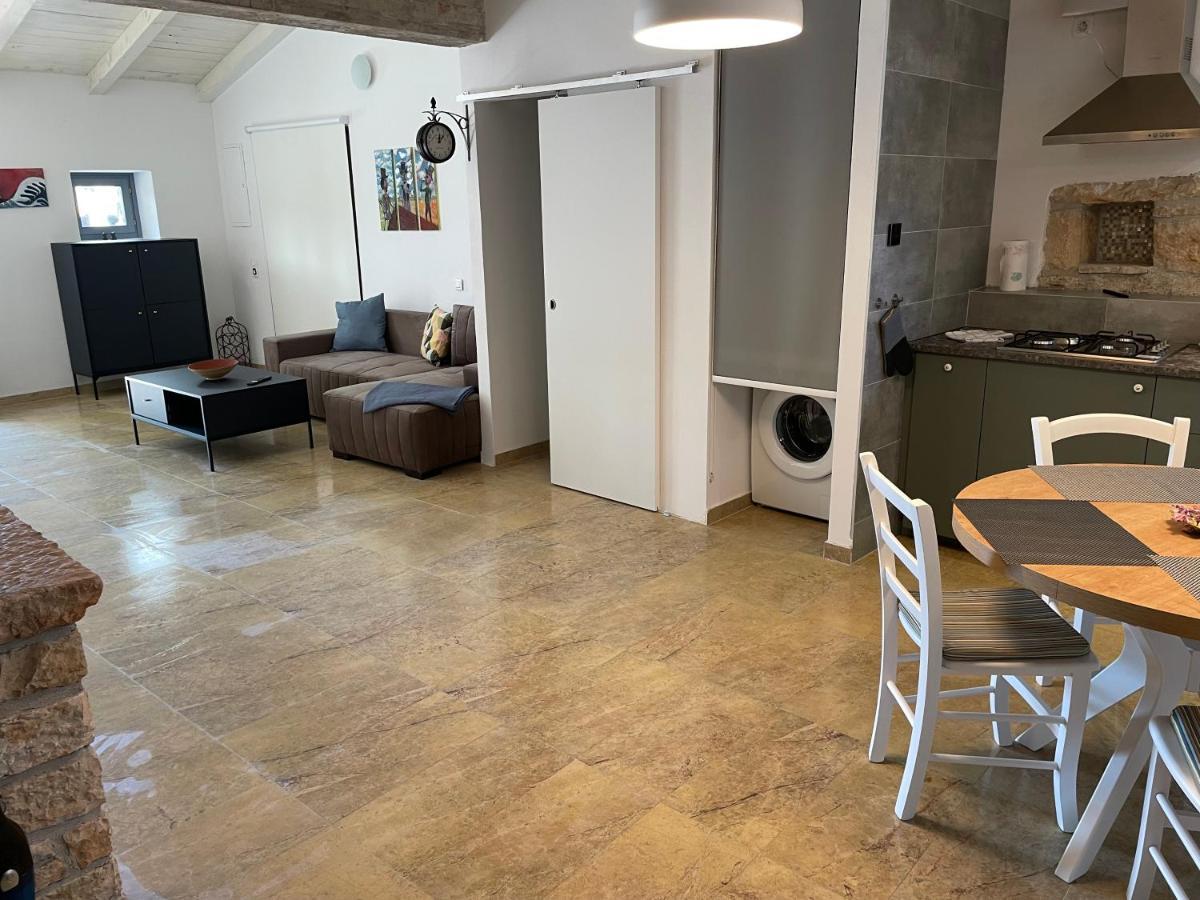 Holiday Home Ava1 With Pool & Holiday Home Ava2 With Whirlpool Baderna Eksteriør bilde