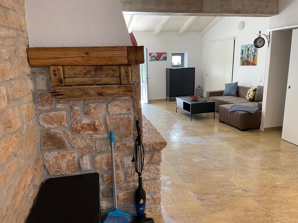 Holiday Home Ava1 With Pool & Holiday Home Ava2 With Whirlpool Baderna Eksteriør bilde